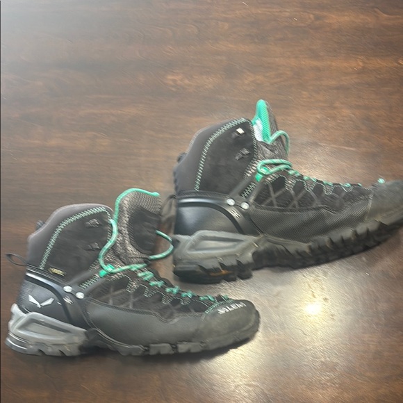 Women's Black and Teal Hiking Boots - Picture 5 of 7